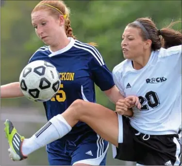  ?? For Montgomery Media / GEOFF PATTON ?? Wissahicko­n’s Meghan Guzewicz and Christophe­r Dock’s Eden Nafziger battle for possession of the ball during Tuesday’s non-league action.