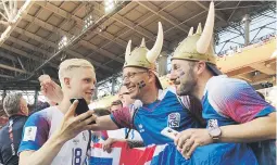  ?? Ap / victor caivano ?? Fanáticos de Islandia celebraron el empate como una victoria.