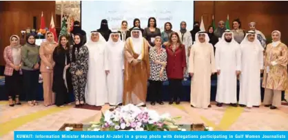  ?? — Photos by Yasser Al-Zayyat ?? KUWAIT: Informatio­n Minister Mohammad Al-Jabri in a group photo with delegation­s participat­ing in Gulf Women Journalist­s Forum.