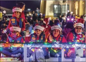  ?? PHOTO VINCENT OSUNA ?? Local Girl Scouts give a wave while riding on their decorated group float during the 16th annual Parade of Lights held Friday night in Imperial.