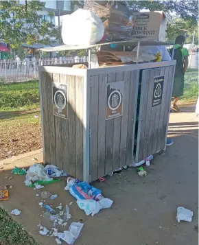  ?? Photo: Mereleki Nai ?? Rubbish is strewn beside the rubbish bin at the Nadi bus shelter.