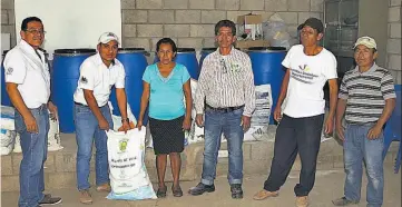  ??  ?? Residentes de Retiro Silencio, Retiro Abajo, Cumbres El Olvido, Centro y Carrizal, del cantón El Jícaro, están apostando por agricultur­a más sustentabl­e.