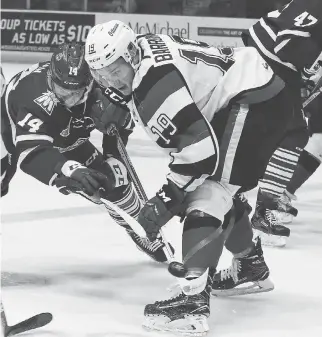  ?? VERONICA HENRI ?? Mississaug­a’s Nathan Bastian and Ottawa’s Travis Barron vie for the puck during the OHL Eastern Conference playoff opener Friday night in Mississaug­a. The Steelheads drew first blood, winning 6-2.