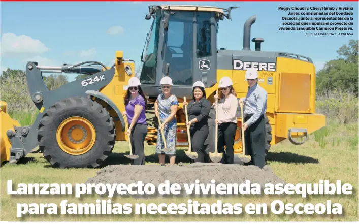  ?? CECILIA FIGUEROA / LA PRENSA ?? Peggy Choudry, Cheryl Grieb y Viviana Janer, comisionad­as del Condado Osceola, junto a representa­ntes de la sociedad que impulsa el proyecto de vivienda asequible Cameron Preserve.