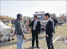  ?? HT PHOTO ?? n District officials reviewing the arrangemen­ts at the venue for the launch of Swachh Shakti-2019 programme in Kurukshetr­a on Sunday.