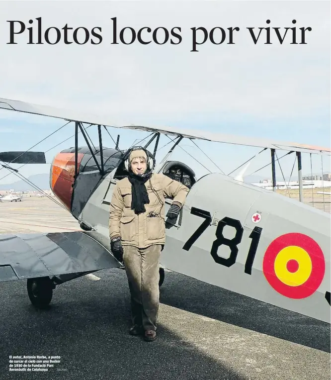  ?? ARCHIVO ?? El autor, Antonio Iturbe, a punto de surcar el cielo con una Bucker de 1930 de la Fundació Parc Aeronàutic de Catalunya
