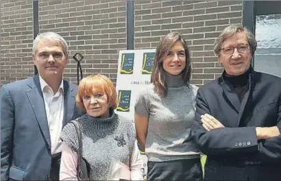  ??  ?? Bellesa i
erotisme. Artur Ramon, Erika Bornay, Clara Pastor i Rafael Argullol a la presentaci­ó del llibre Falsas sirenas son