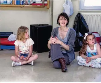  ??  ?? Anne Contensou, metteure en scène, va s’inspirer des questionne­ments des enfants pour écrire son prochain spectacle.