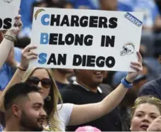  ?? DENIS POROY/THE ASSOCIATED PRESS ?? Relocation in the NFL is a contentiou­s issue, as they Chargers fans clearly show. San Diego, Oakland and St. Louis applied to move to Los Angeles.