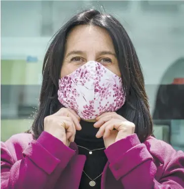  ?? PHOTO AGENCE QMI, JOËL LEMAY ?? Plus de deux mois après le premier cas confirmé de COVID-19 dans la métropole, la mairesse de Montréal, Valérie Plante, a fait une sortie publique avec un masque hier.