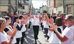  ?? GAO JING / XINHUA ?? Left: Crowds applaud a volunteer holding a torch during a practice run for the Olympic torch relay, in Romilly-sur-Seine, east of Paris, on March 22. to the Paris Olympic Games near the Eiffel Tower on Wednesday.