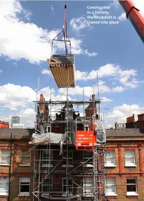  ??  ?? Constructe­d in a factory, the Moduloft is craned into place