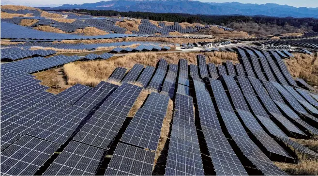  ?? The Yomiuri Shimbun ?? Solar panels cover a field in Yamato, Kumamoto Prefecture, in December last year.
