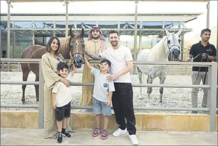  ?? Foto: TWITTER ?? Leo Messi y su familia estuvieron el lunes en Arabia Saudí El delantero argentino del PSG es embajador del país árabe