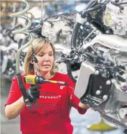  ?? FRANK GUNN THE CANADIAN PRESS FILE PHOTO ?? Engine specialist Jennifer Souch assembles a Camaro engine at the GM factory in Oshawa. GM is stopping production in the city at the end of 2019.