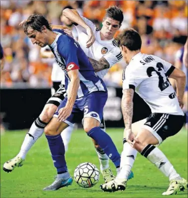  ??  ?? EN TABLAS. El Depor ya logró puntuar el año pasado en Mestalla (1-1), el mismo resultado de Riazor.