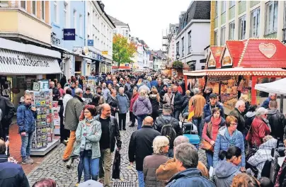  ??  ?? Im vergangene­n Jahr lockte der Moerser Herbst Tausende Besucher in die Innenstadt.