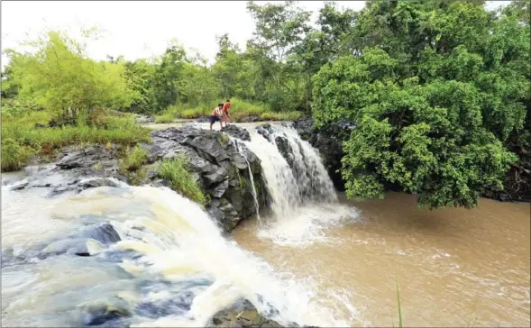  ?? HONG MENEA ?? A view of the Or Angkal waterfall in Pich Chreda district, Mondulkiri province.
