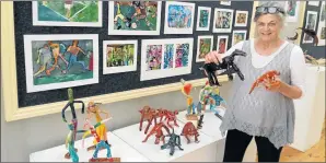  ?? Picture: BARBARA HOLLANDS ?? ARTY FAREWELL: Belgravia Art Centre principal Stephanie exhibition before retiring today after 26 years at the centre Frauenstei­n oversees her final year-end art