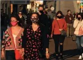  ?? GENARO MOLINA/LOS ANGELES TIMES ?? People, most wearing masks, walk on the Santa Monica Pier in Santa Monica on Monday.