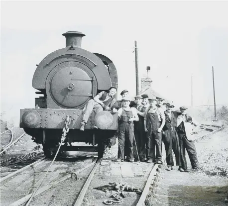  ?? ?? The dismantlin­g of Hetton Colliery Railway, with workmen pictured on September 11, 1959.