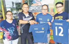  ??  ?? Rudi (second left) receives the jerseys from Sendar, witnessed by Zaharah (left) and Andrew.