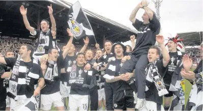  ??  ?? Champions Super Saints celebrate their victory over Dundee that won them the First Division title in 2006