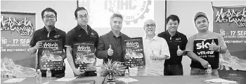  ??  ?? Snowdan (third left), Liew (fourth left), Wan (second left) and others holding up event publicity posters and giving their thumbs-up to the Merdeka Auto Carnival.