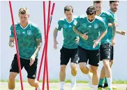  ??  ?? Toni Kroos espera guiar hoy a Alemania a un triunfo.