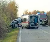  ?? ?? Lo schianto Sopra la scena dell’incidente nel quale è deceduta Gaia (foto a destra da Facebook).
Su una strada di Bagnolo San Vito, in provincia di Mantova, il furgone guidato da una sua collega è finito in un fossato