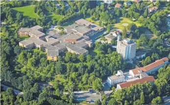  ?? ARCHIVFOTO: PRIVAT ?? Ab 2025, so die Planung der Stadt, soll das Areal des derzeitige­n Krankenhau­ses in Biberach als Wohngebiet „Hirschberg“genutzt werden. Wie dort gebaut werden soll, legt der Gemeinerat im Februar 2021 fest.