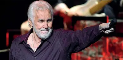  ??  ?? 1938-2020
Kenny Rogers era nato a Houston: in carriera ha venduto 100 milioni di dischi nel mondo e ha vinto 3 premi Grammy