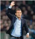  ?? Foto: dpa ?? Trainer Markus Weinzierl Schalke 04 in Amsterdam. spielt mit