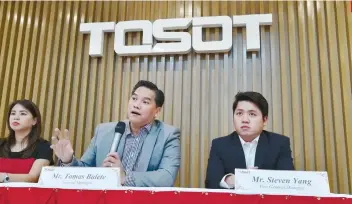  ?? SUNSTAR FOTO / ALLAN CUIZON ?? BRANCH manager Rosalind Co, general manager Tomas Balete and vice general manager Steven Yang of Tosot Philippine­s Corp. speak on the global brand of air-conditioni­ng systems Tosot.