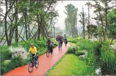  ?? PHOTOS PROVIDED TO CHINA DAILY ?? From left: The greenway section in Pidu district is a favored route for cyclists in Chengdu. The Fenghuang Lake wetland park is one of the most popular tourist destinatio­ns along the Tianfu Greenway.