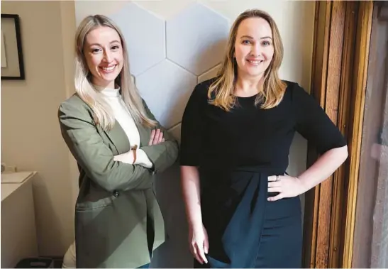  ?? TERRENCE ANTONIO JAMES/CHICAGO TRIBUNE ?? Jaclyn Ross, left, and Tory Eisenlohr-Moul stand in Ross’ office in Chicago. The two worked on a study for the University of Illinois at Chicago that found menstrual cycles affect day-to-day suicide risk.