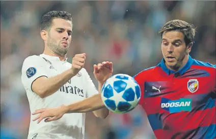  ?? FOTO: AP ?? Nacho disputa un balón durante el partido de Champions contra el Viktoria Plzen en el Camp Nou