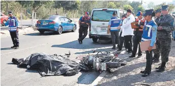  ?? FOTOS: ALEX PÉREZ ?? El accidente se produjo a las 8:00 de la mañana en el bulevar Fuerzas Armadas.