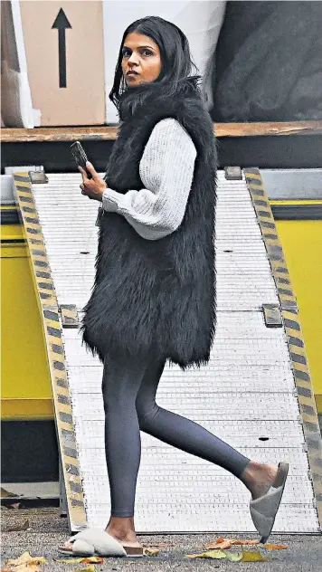  ?? ?? Akshata Murty, the wife of Rishi Sunak, is seen in Downing Street as the family move into the residence