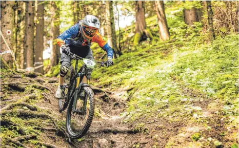  ?? FOTO: NICO GILLES (SZ) ?? Ein guter Bildstabil­isator ist unter anderem bei rasanten Downhill-Fahrten nötig.