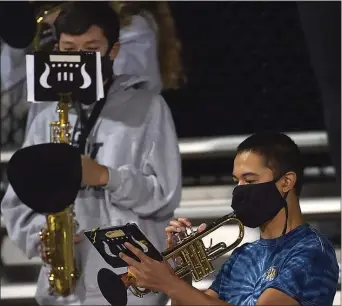  ?? PETE BANNAN — MEDIANEWS GROUP ?? Members of the Sun Valley band dutifully keep their masks on their faces Friday night, even while blowing into their brass instrument­s.