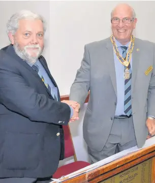  ??  ?? Hello Goodbye Bill Liggat (left) hands over the presidency of Rutherglen Rotary Club to Ian Wilson