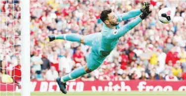  ?? File / Agence France-presse ?? ↑ Hugo Lloris enjoyed an impressive start to the campaign as Tottenham rose to the top of the EPL but has been at fault for a number of goals lately.