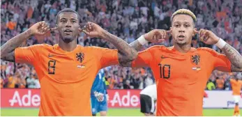  ?? FOTO: IMAGO ?? Hup, Holland, hup: So jubelten Georginio Wijnaldum (li.) und Memphis Depay nach dem 3:0 im Hinspiel.