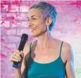  ??  ?? ROASTING: Townsville stand-up comedian Susan Mattocks.