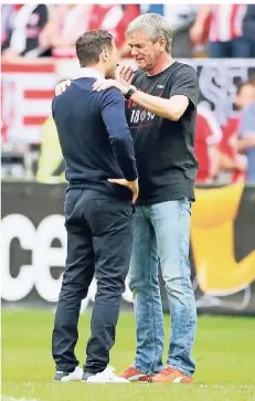  ?? FOTO: IMAGO ?? Mai 2017: Fortuna besiegt Aue in der Arena mit 1:0, und Friedhelm Funkel fachsimpel­t mit deren Trainer Domenico Tedesco.