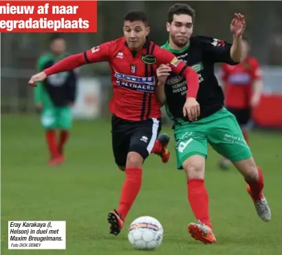  ?? Foto DICK DEMEY ?? Eray Karakaya (l, Helson) in duel met Maxim Breugelman­s.