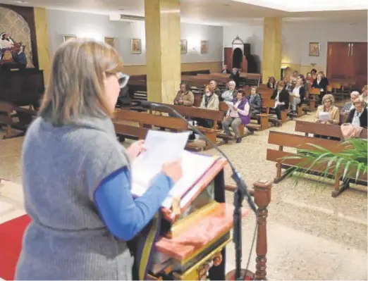  ?? // VALERIO MERINO ?? Un instante de la oración del grupo de Madres Mónica, en la parroquia de Santa Teresa, el jueves pasado