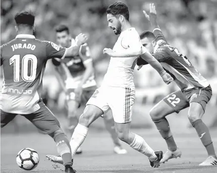  ?? AFP PHOTO ?? Real Madrid’s midfielder Isco (center) challenges Espanyol’s Spanish defender Mario Hermoso (right) and Espanyol’s Spanish midfielder Jose Manuel Jurado during the Spanish league football match Real Madrid CF vs RCD Espanyol at the Santiago Bernabeu...