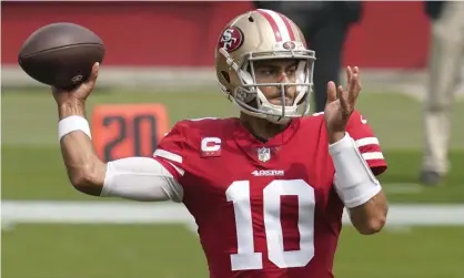  ?? Photograph: Tony Avelar/AP ?? San Francisco quarterbac­k Jimmy Garoppolo (10) passes during the first half of a September game against the Arizona Cardinals.